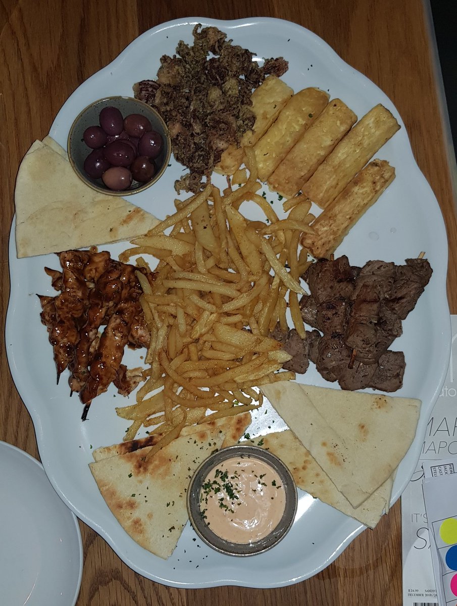 ZAFoodMusketeer's tweet photo. When you taking pics of food at night, or when you see other people's food pictures posted - which do you prefer. Left with flash, Right No flash. #FlashDebate #FoodieChats https://t.co/qvsUOerH9J