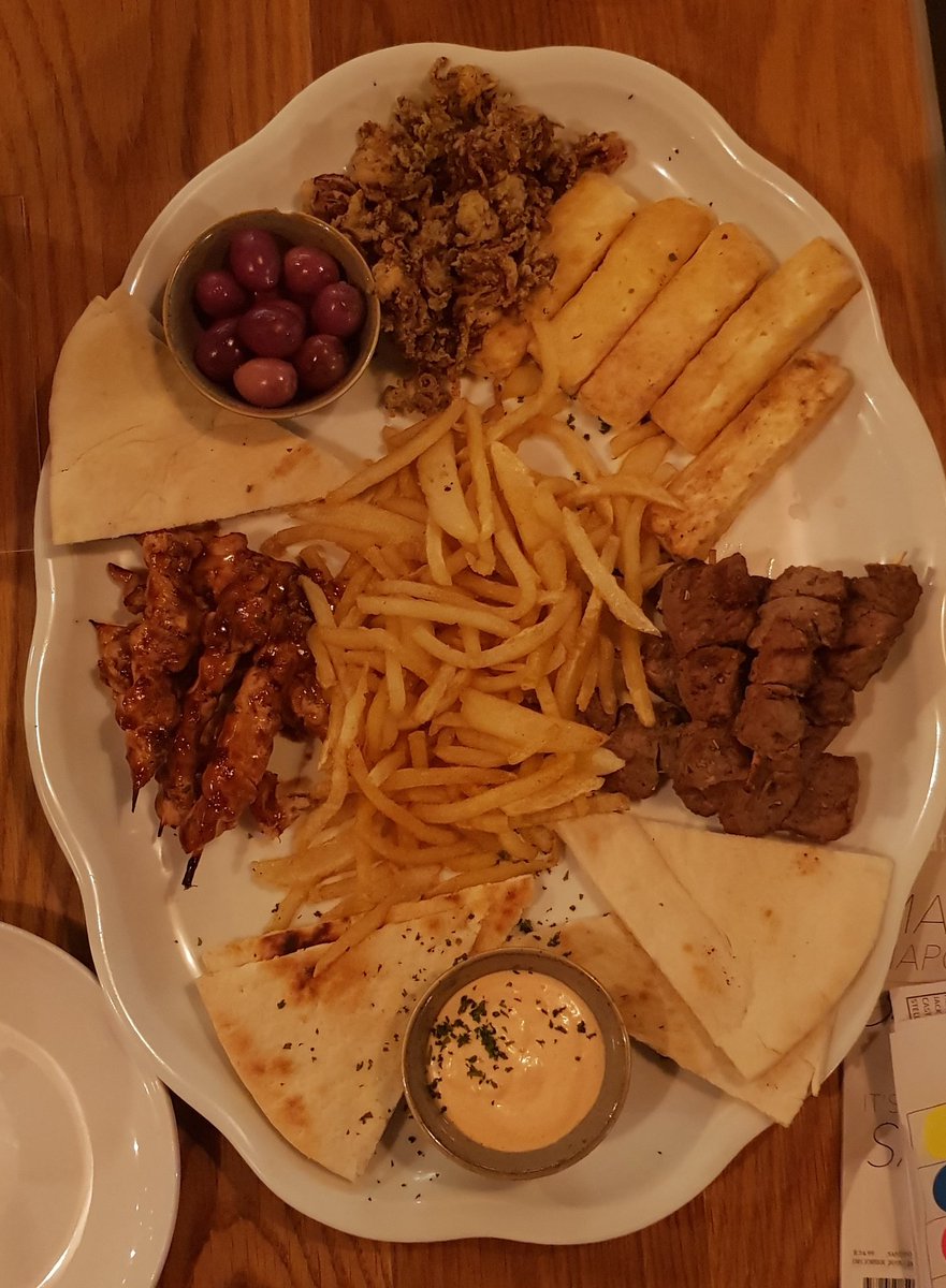ZAFoodMusketeer's tweet photo. When you taking pics of food at night, or when you see other people's food pictures posted - which do you prefer. Left with flash, Right No flash. #FlashDebate #FoodieChats https://t.co/qvsUOerH9J