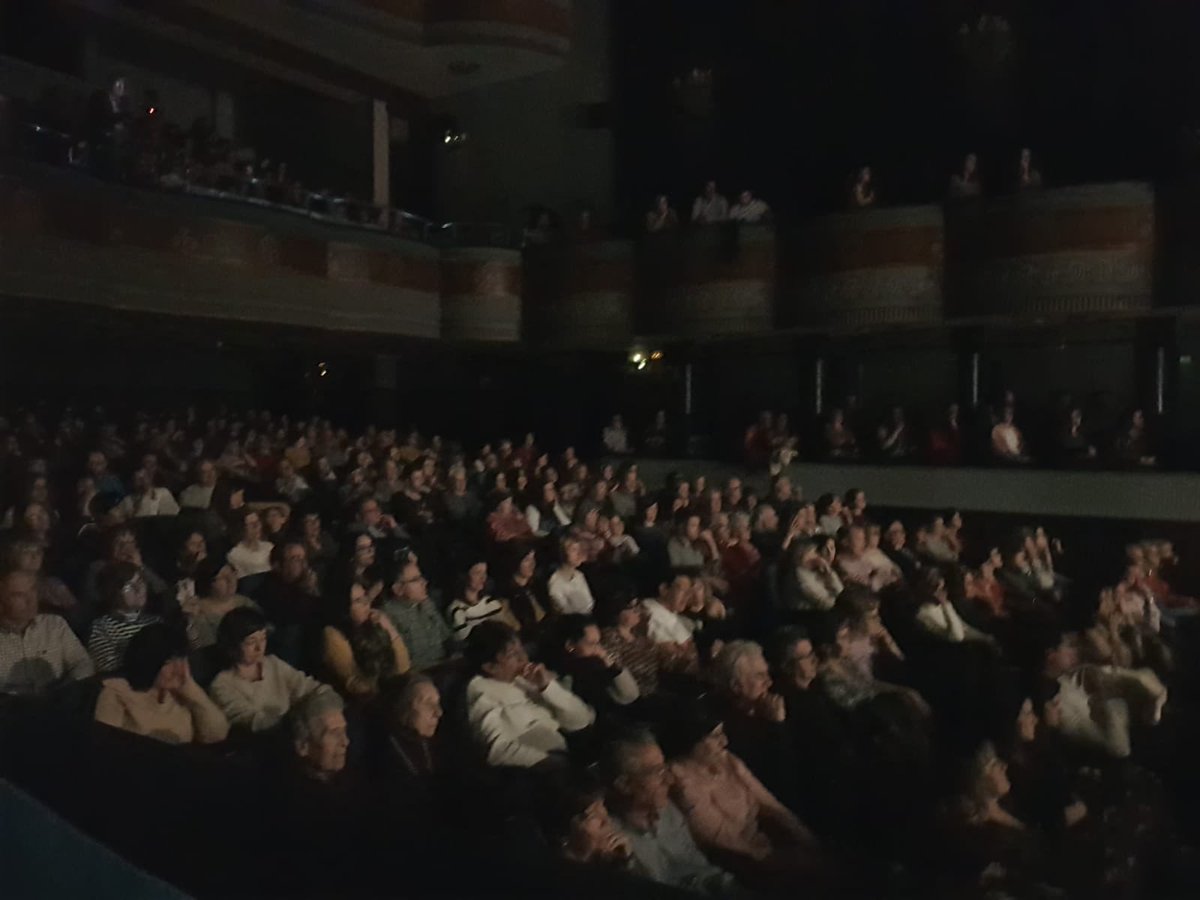 Ayer fue un día especial en el Teatro Marin de Teruel..., nuestra AC Banda de Música de Teruel junto a Ade Laredo y Marta Dance Factory nos deleitaron con un espectáculo musical “ On Broadway “ que maravillo a los allí presentes. Mil gracias !!!!!