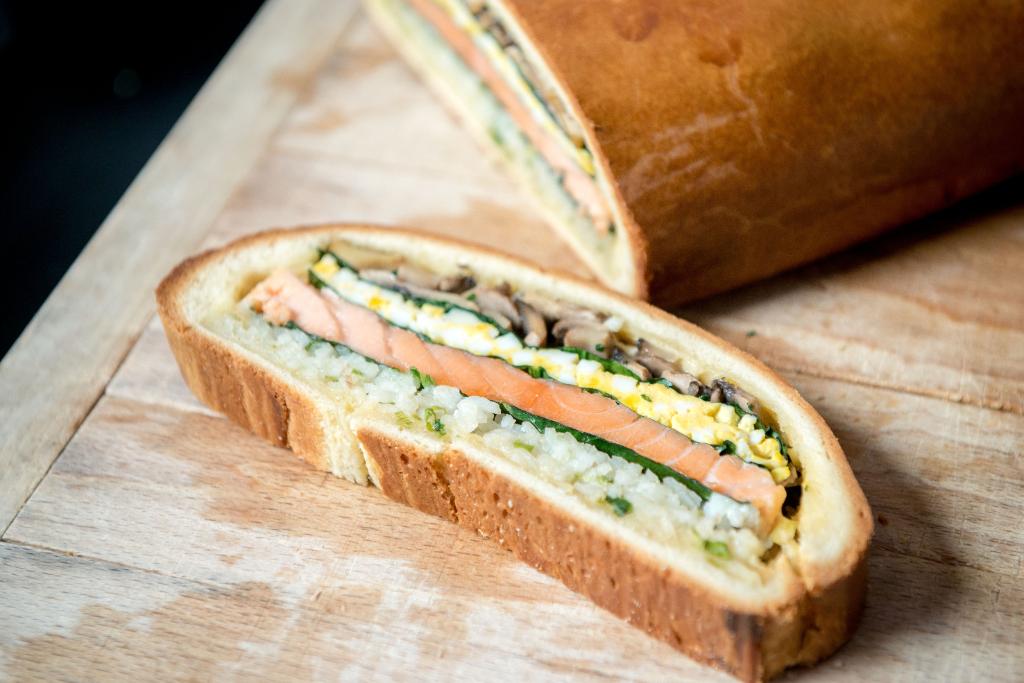 Le savoir-faire du chef David Réal se retrouve dans ce délicieux Coulibiac au Saumon d’Ecosse Label Rouge &amp; aux œufs Bio. 🍽️
--
Chef David Réal's know-how is disclosed in this delicious Coulibiac with Scottish Salmon Label Rouge &amp; Organic Eggs. 🍽️
#TheWestinParisMoments