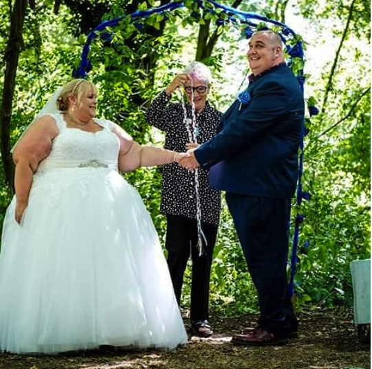 TyingTheNott's tweet photo. There is going to be so much going on at Tying The Nott, and it is 1 week today! Come along and check out a hand fasting ceremony demo, and don't forget to use your discount code FACEBOOKLOVE for 20% off all tickets! Star Ceremonies Celebrant ://www.tyingthenott.co.uk/tickets https://t.co/0cFBUu2at0