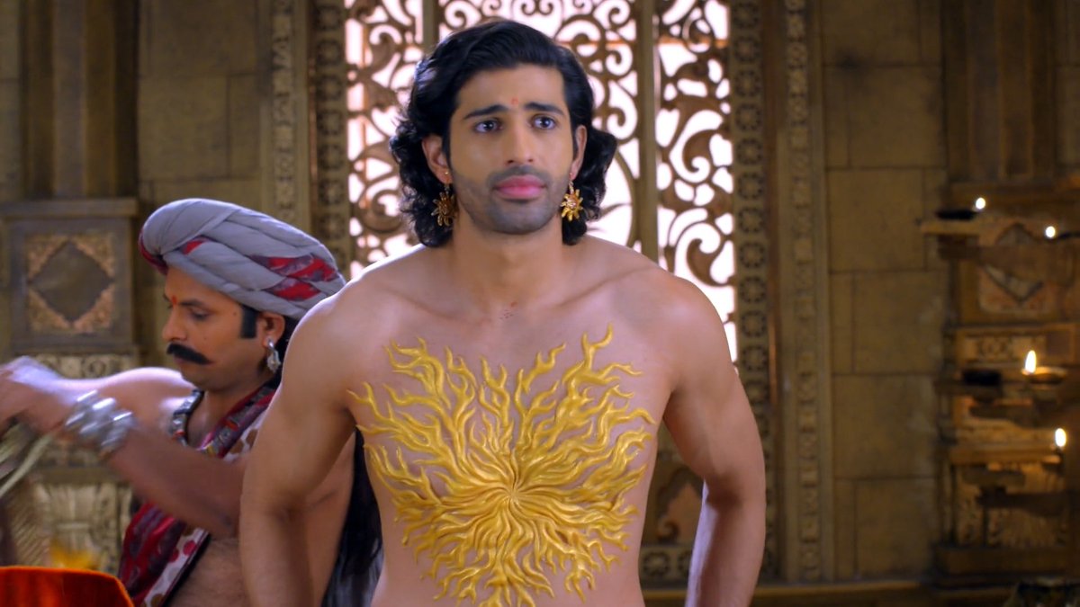 kittukidhun's tweet photo. #KarnSangini Epi83 Moments:
•Pre-daan•
~Radha fills #Uruvi's maang😂 b4 blessing her
~Kunti &amp; #Krishn talk about 5-in-1 Karn
~Uruvi gets the warning dream rather than #Karn (Suryadev chilling I think)
~Bheegi Billi😂
~Oh how she tries 2 stop him😢
#AashimGulati #TejasswiPrakash https://t.co/xnJruL3TG6