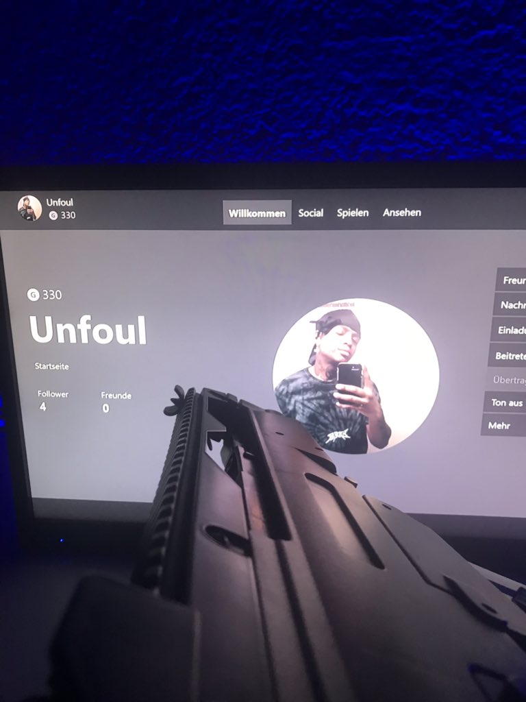 Respirings's tweet image. Follow and RT for a gun pointed at your xbox profile 
Drop GTs in replies