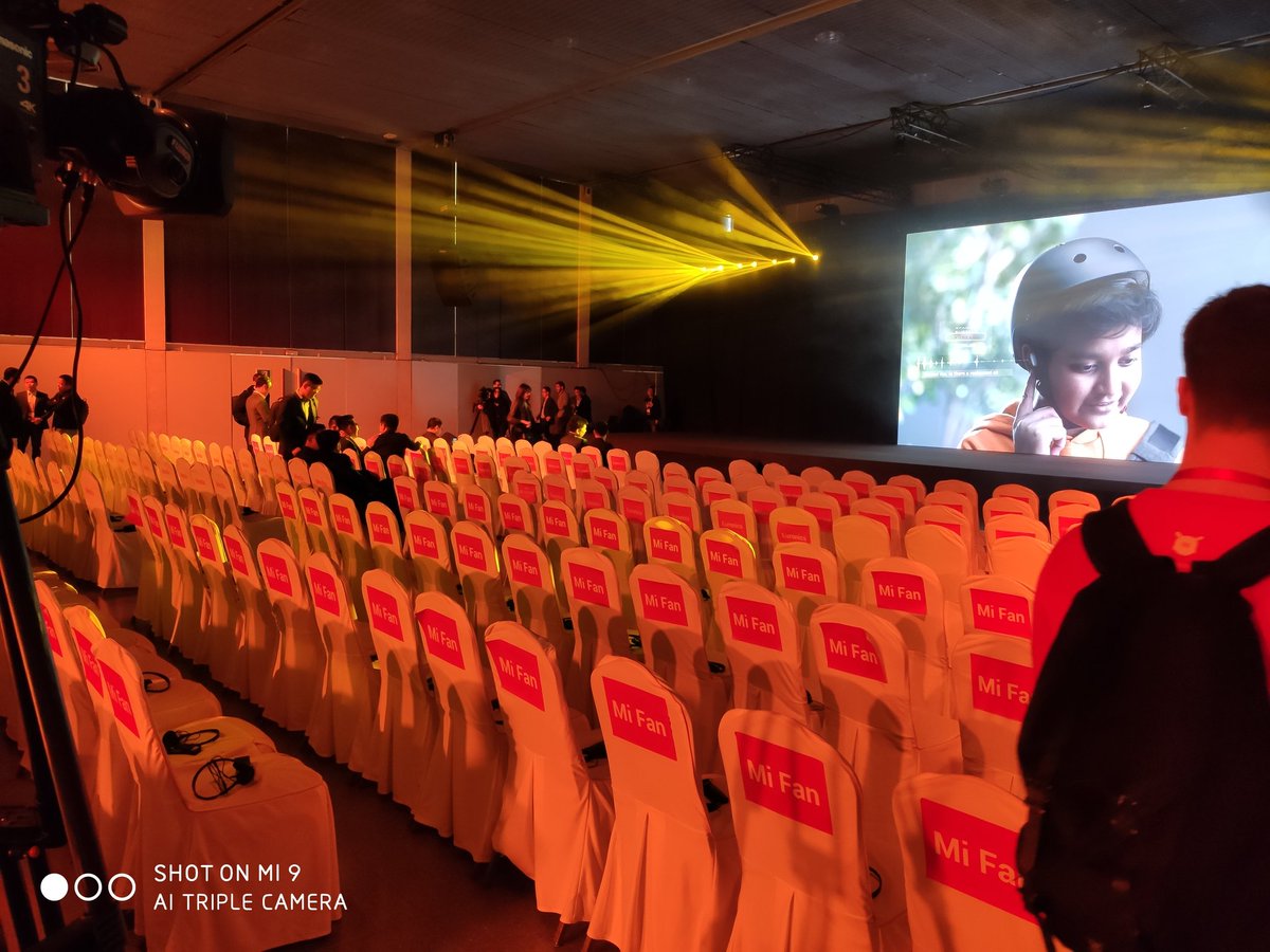 javieramiro's tweet photo. Comenzamos la presentación de Xiaomi! #MiExplorers #MakeItHappen @micommes @XiaomiEspana @xiaomi https://t.co/Z8PT0VfKZY