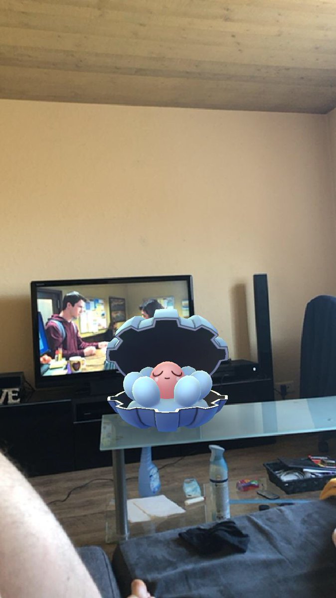 Rxzzor_'s tweet photo. Niantic il ne savent plus quoi fourre en fait https://t.co/3hDqEOt569
