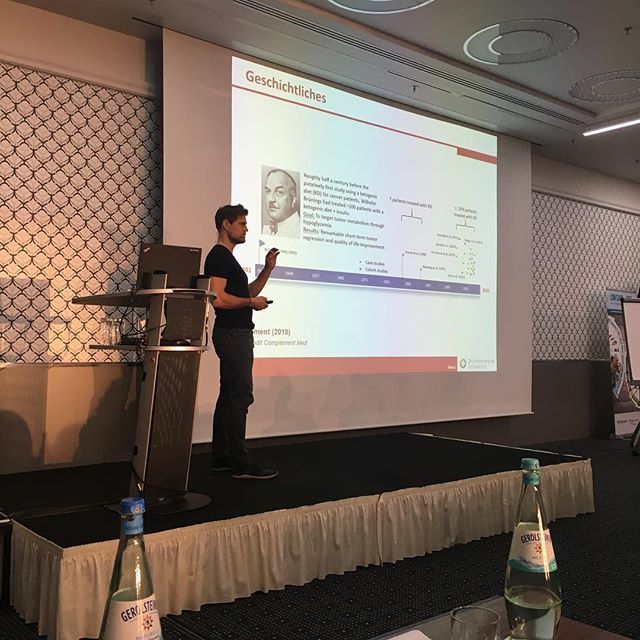 PaleoLC's tweet image. Dr. Rainer Klement - ketogene Ernährung bei Tumorpatienten. #ketoexpert #lchfkongress2019 #keto @lchf_deutschland paleolc.com/2BNPlSY