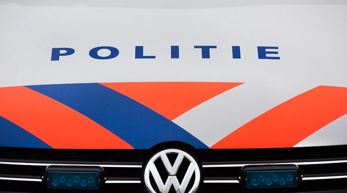 POL_DenHaag's tweet photo. Meerdere ADO supporters zijn aanwezig op #Plein in #DenHaag. De politie is in overleg met hen over wat hun doelen zijn. #adoaja https://t.co/4oL6lVtvp5