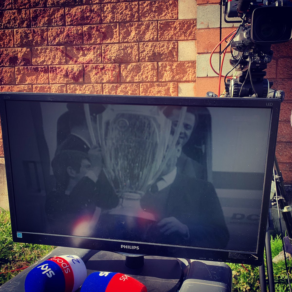 gaiabrunelli's tweet photo. E anche da Reggio Emilia @LaTarqui_ e @matteomarani sempre presenti! #CheckpointTrieste gran lavoro!!! Bravissimi!!! 👏👏👏 @SkySport https://t.co/BOPvFozZ8w