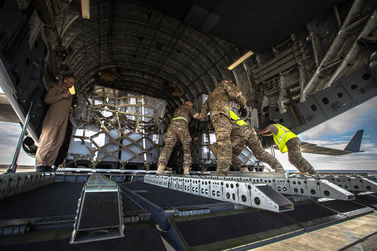 LtGenbdVerbeek's tweet photo. Redeployment #ATFME afgerond. Al het materiaal geïnspecteerd, gereinigd, geadministreerd en via de lucht of via zee verzonden naar NL. Topteam komt na hard werken deze week terug in NL. Ik ga ze met trots ontvangen. Logistiek bij de @Kon_Luchtmacht je moet het maar kunnen. https://t.co/zO2pTRkadj