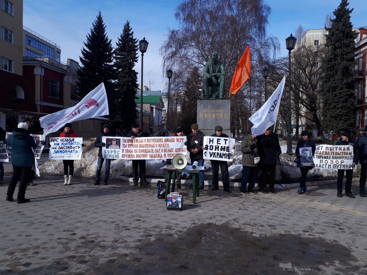 На марш памяти Немцова в Москве вышли более 10 тысяч человек - Страница 2 D0Kbj0_X4AEReos