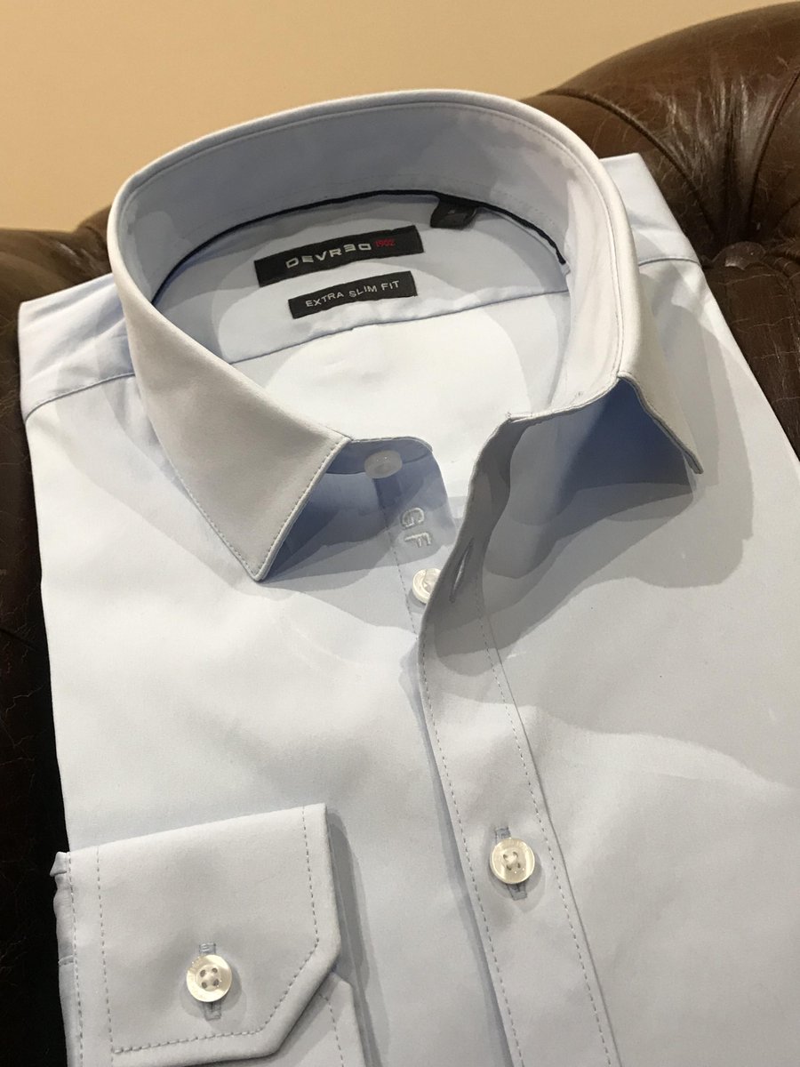 lefollgregory's tweet photo. [ broderie ✍🏼 ] 
Tout est dans le détail 🔝 
Broderie possible en magasin, afin de personnaliser ses chemises.
#leclandeselegants #LeClanDesElegants https://t.co/xANSb3a6P1 https://t.co/cApDH6dIdr