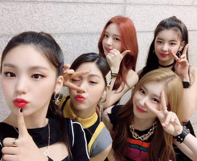 #ITZY3rdWin #DALLADALLA3RDWIN!! 

It happened thanks to all the fans who supported us~ ❤ Thank you for giving us such amazing days. Let's meet tomorrow! 😊