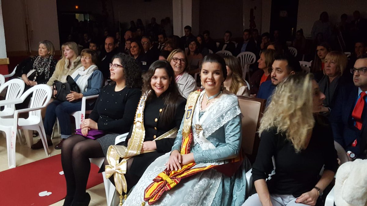 👑 La reina i la dulcinea de les Festes Patronals 2018 van acudir aquest dissabte a l'acte de celebració del 15é aniversari i proclamació de la dama 2019 de la <a href="/penya_larjup/">Penya L'Arjup</a> 🔴⚪🐥.

Moltes felicitats per aquestos 15 anys de penya!

#FestesdeBenicarló
#FestesBenicarló2019