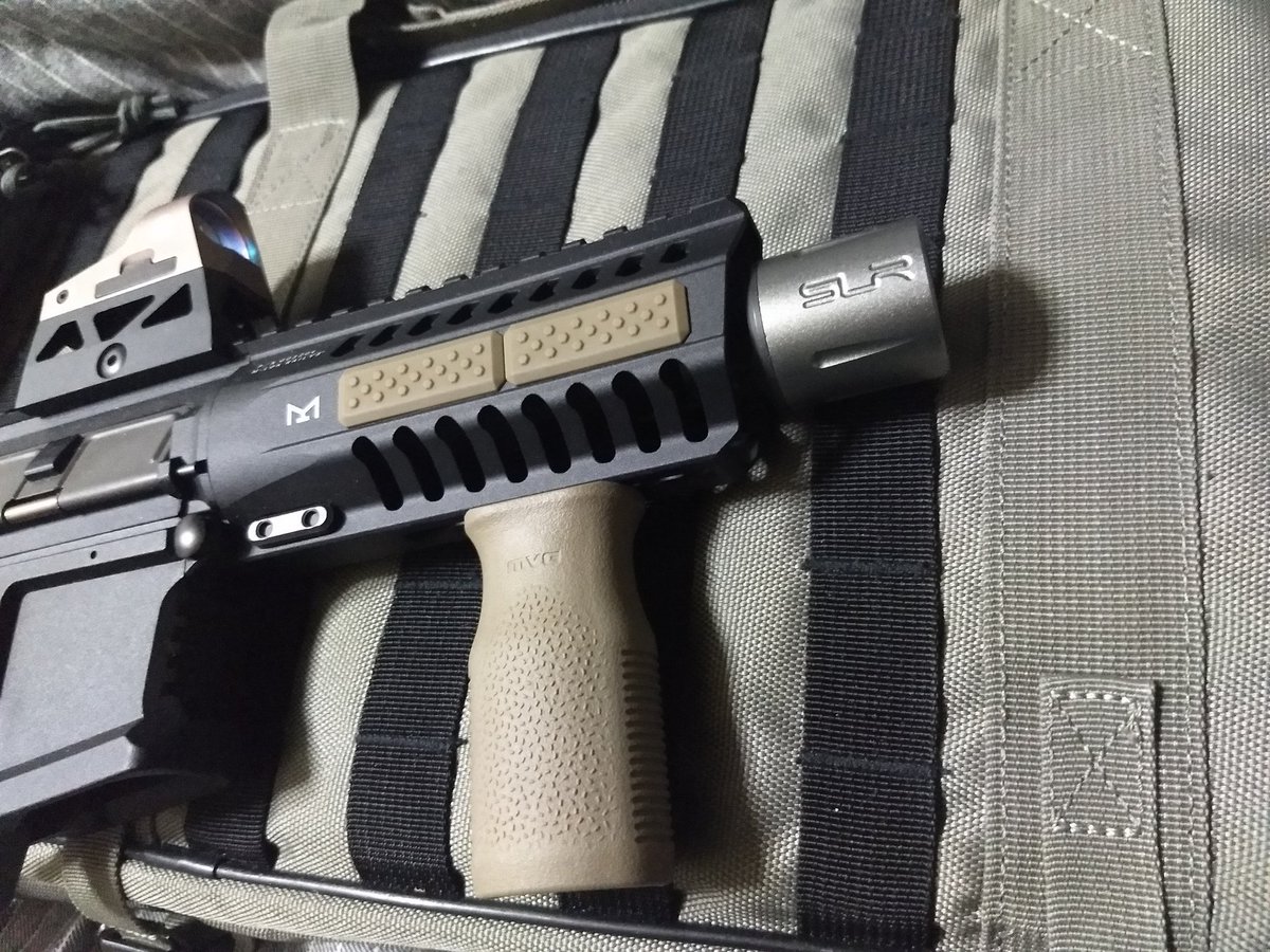 tacoske6's tweet photo. あれ('ω')格好良き..🤔
このハイダースタイルもあり😎
実在しない銃なので
好きに組み合わせ('ω')ぶほ
#ARP9
#MAGPUL
#ROMEO3
#SLR
#サバゲー
#サバゲーマーさんと繋がりたい https://t.co/Oh3lWRteT2