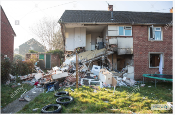 Photos of the aftermath of last night's Hartcliffe house explosion (on this link.... goo.gl/XNLSFL )  #Bristol #Hartcliffe