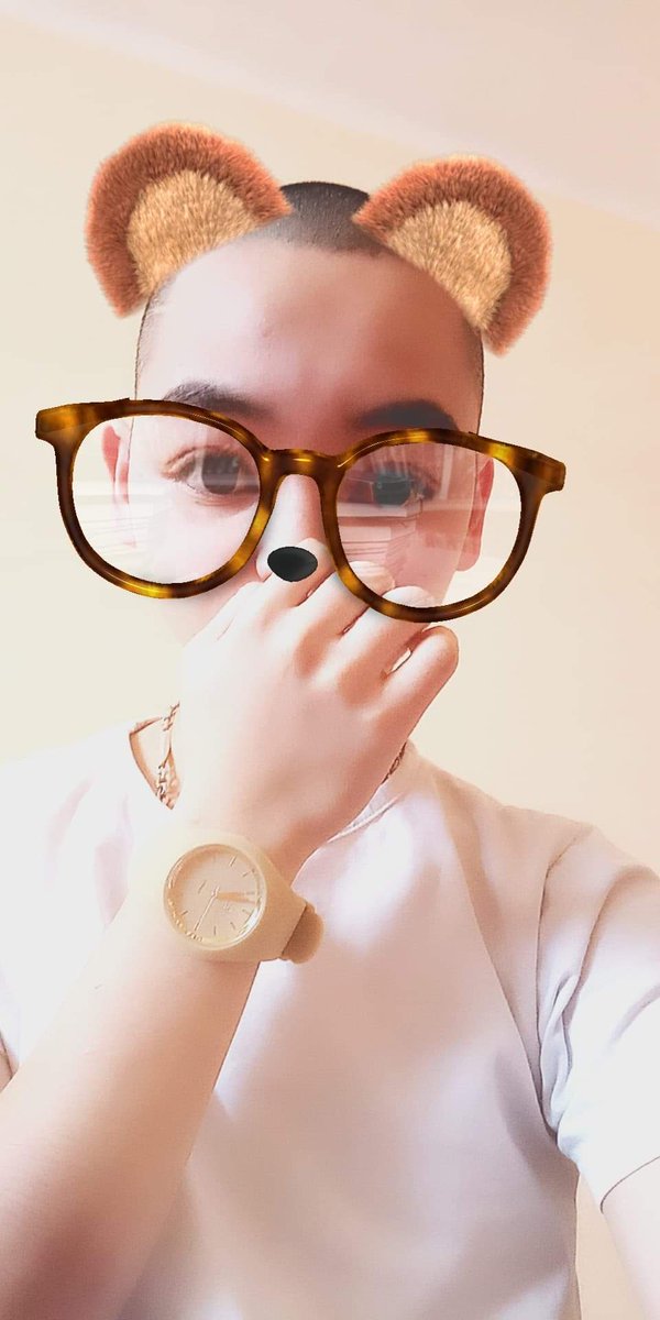 AnushStepanian's tweet photo. а у нас тут своя романтичная атмосфера))) 
спасибо за часы))) 
не понимала до этого как с ними легче ��ить))) https://t.co/hfLYgKIefs