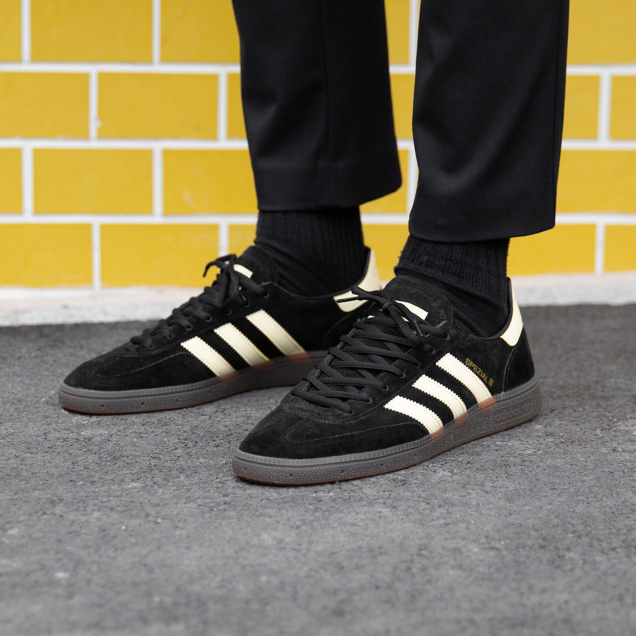 bahía tinción afeitado Titolo on Twitter: "NEW IN ! Adidas Handball Spezial - Core Black/Easy  Yellow/Gum5 SHOP HERE : https://t.co/nvWvsTT281 https://t.co/fHnRMquxM9" /  Twitter