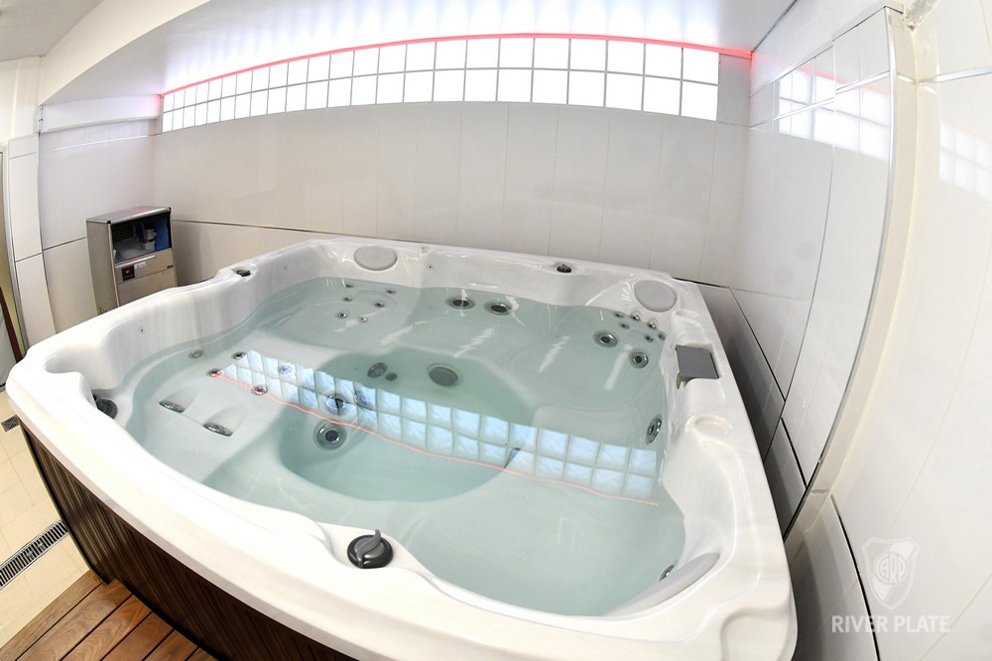 jacuzziar's tweet image. Spa Jacuzzi® en el nuevo Vestuario de River Plate.
El plantel de River volverá a cambiarse este domingo en su lugar habitual, tras las remodelaciones que pidió Gallardo.