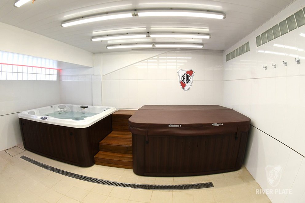 jacuzziar's tweet image. Spa Jacuzzi® en el nuevo Vestuario de River Plate.
El plantel de River volverá a cambiarse este domingo en su lugar habitual, tras las remodelaciones que pidió Gallardo.
