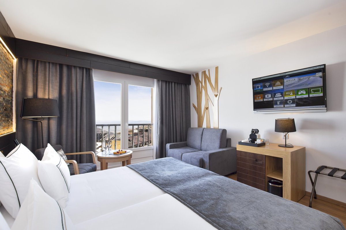 Relajarse después de una jornada de esquí viendo tu serie favorita en Netflix, es posible en <a href="/M_SierraNevada/">Meliã Sierra Nevada</a> 
#MeliaSpain #SoulMatters