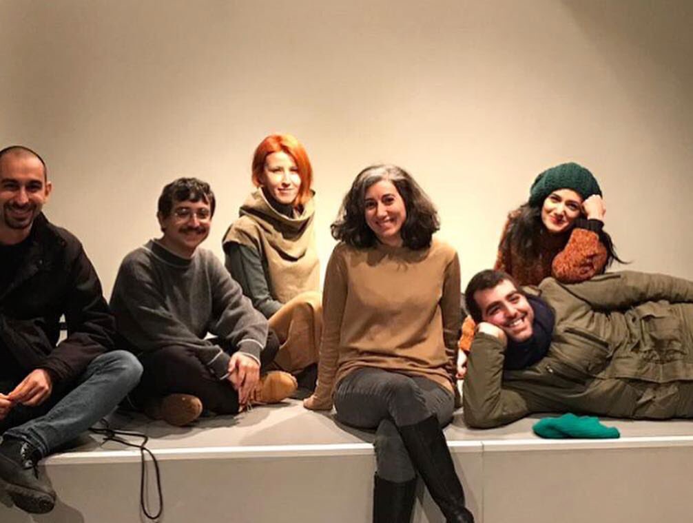 Sinema Nereye? gösterim ve söyleşi serisi kapsamında Kaygı filmini ağırlayan Fol Εκδόσεις ιστός // istos yayın <a href="/yenifilmfonu/">Yeni Film Fonu</a> @aynaligecit ‘e ve bu soğukta bizimle olan sinemaseverlere çok teşekkür ederiz. #ceylanözgünözçelik #alidenizşensöz @ Aynali Geçit