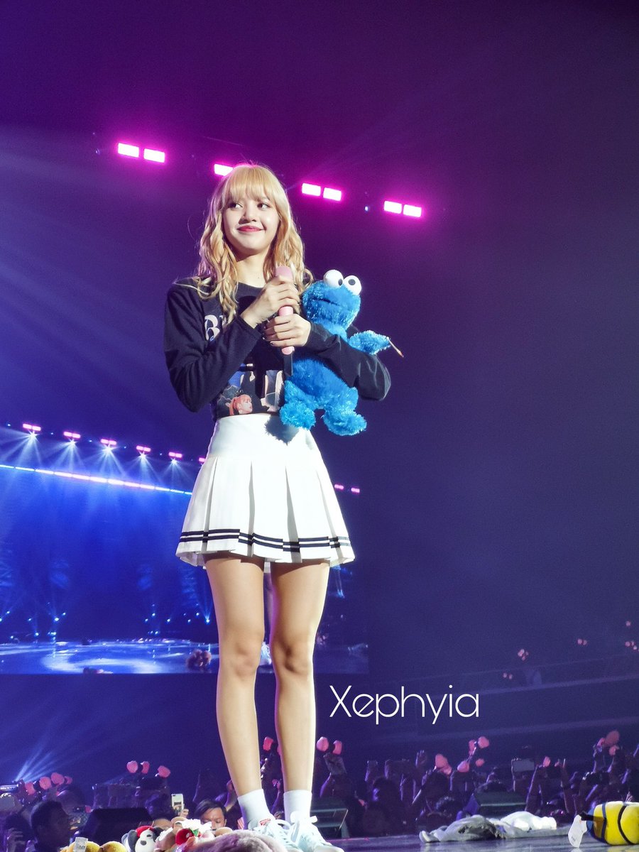 xephyia's tweet photo. Hope she's having a great time in Malaysia~
190215 #Blackpink #블랙핑크 #INYOURAREAinSG #INYOURAREAKUALALUMPUR #Lisa https://t.co/dzDqlrUxrt