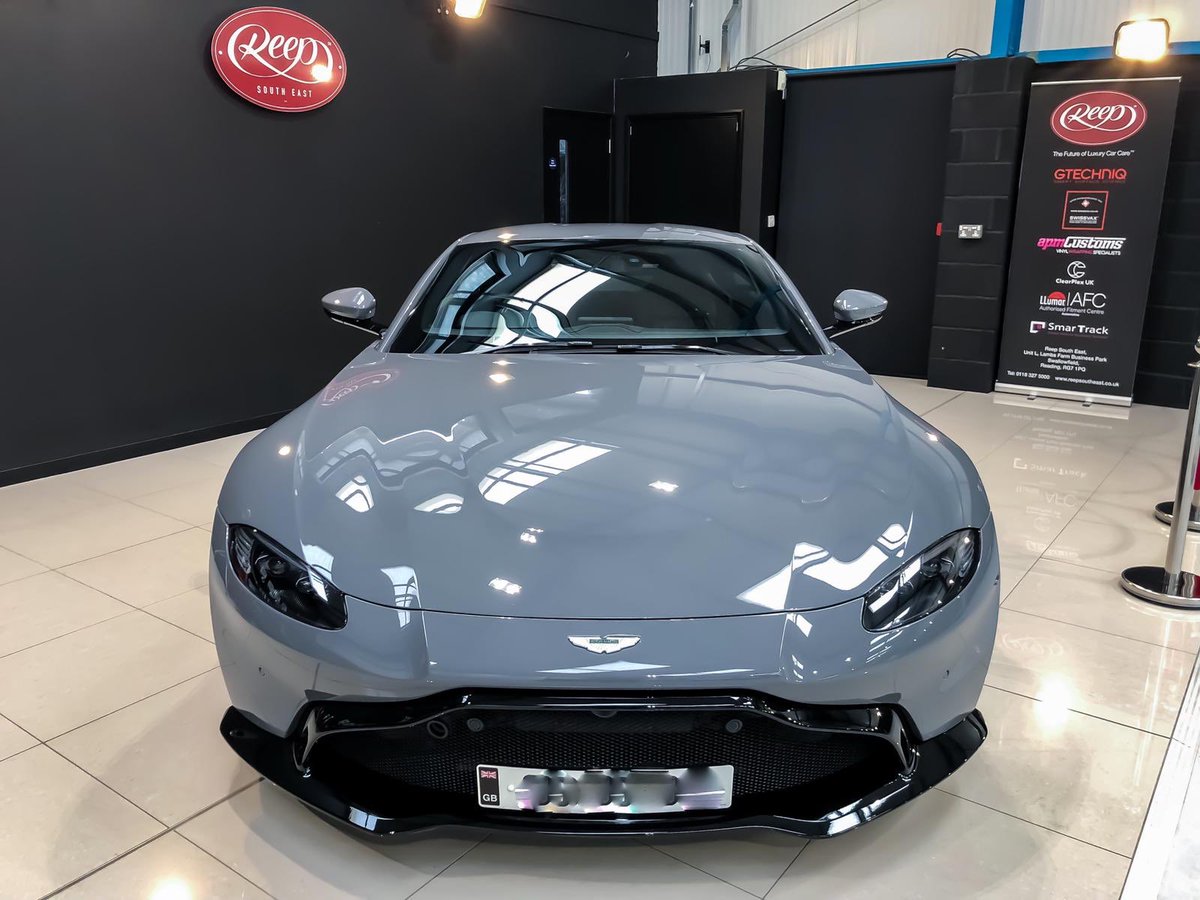 ReepSouth's tweet photo. #supercarsunday with the stunning chine grey @AstonMReading Vantage. Ready following “track pack” PPF😍

Reep • The Future Of Luxury has Car Care™

📧detailingsoutheast@reepgroup.co.uk
📞01183275000
🖥https://t.co/uWhOEzX26n https://t.co/0vHB3sDylz