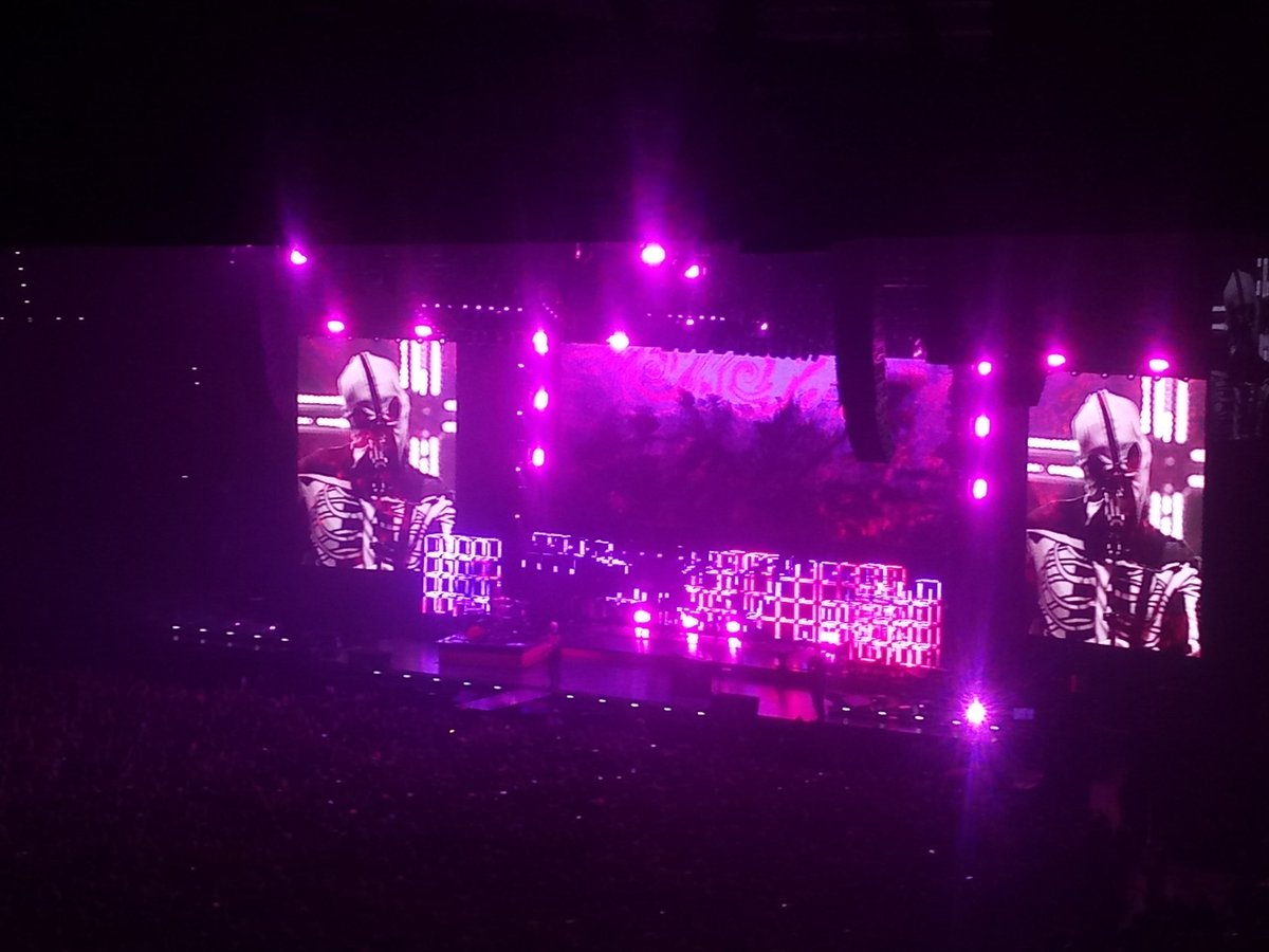 Scodeeran's tweet image. "This is the sound we make
When inbetween two places
Where we used to bleed
And where our blood needs to be."

Thank you for this incredible night