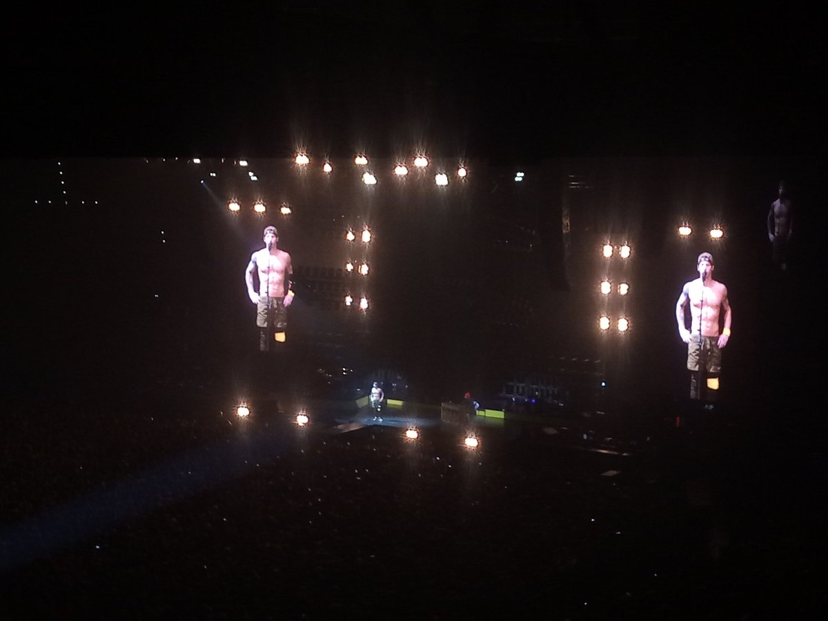 Scodeeran's tweet image. "This is the sound we make
When inbetween two places
Where we used to bleed
And where our blood needs to be."

Thank you for this incredible night