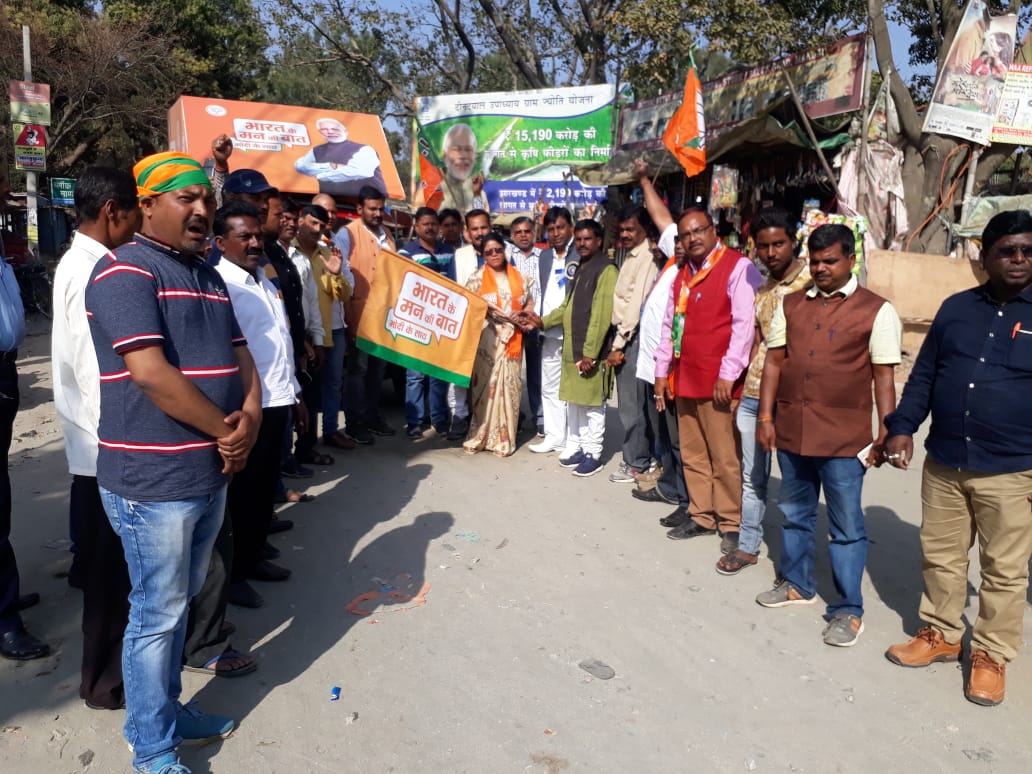 HarinathSau's tweet photo. "भारत के मन की बात मोदी के साथ" 
माण्डर विधान सभा में बतौर प्रभारी रथ रवाना करते हुए।
मिशन मोदी अगेन पीएम https://t.co/QrBrGqJwZ9