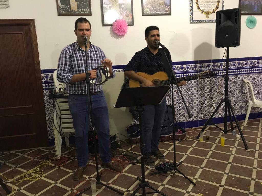 ¡Bautizo marismeño! 👌🏽

En la noche de ayer, estuvimos en la aldea de Rocío para disfrutar del bautizo de María y Rocío.

Gracias a Rubén y Jenni por elegirnos, y a su gente por el trato, y sobre todo por lo bien que lo pasamos.

¡Feliz domingo!😜