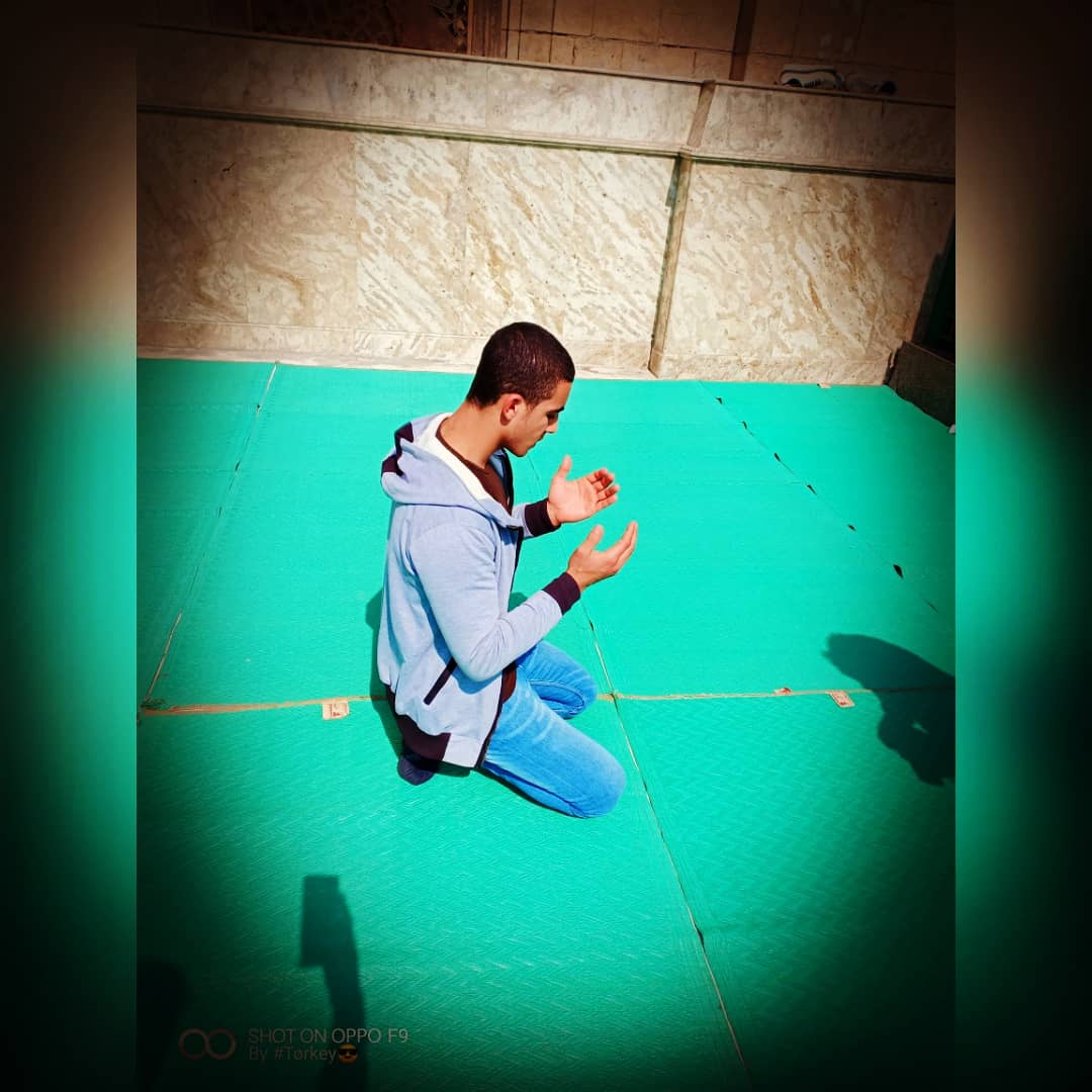 MImsaii's tweet photo. كُلَّما ضاقت عليك نفسُك , لا تشتكِي لإنسانٍ بل ردِّد :
"ربِّ إنِّي قدْ مَسَّنِيَ الضُّرُّ وَأَنتَ أَرْحَمُ الرَّاحِمِين" ,
فَ والله لنْ يجلي ضيقتَكَ غيرُه💔🌸
جِأّمَعٌ أّلَحٌَّسيِّنِ🤗😻
#Tørkey😎 https://t.co/qFGXyLPZV3
