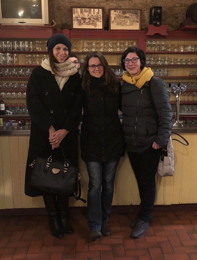 myscienceheroes's tweet image. The MSSH team is in Vienna for #MCAAConf19 - illustrator to the left, publisher to the right (except for our great writer @kwrites3)!! If you want to learn more about the book project come meet us at the outreach project session at 14h, room 33! @Mariecurie_alum @KBarralesSaylor