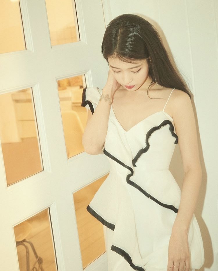 iuvisuals's tweet photo. hi! this is a new account dedicated to the south korean singer, songwriter and actress lee jieun, better known as iu. 

#IU #NewBalance
#DAZED #데이즈드 https://t.co/axglXg2bFl