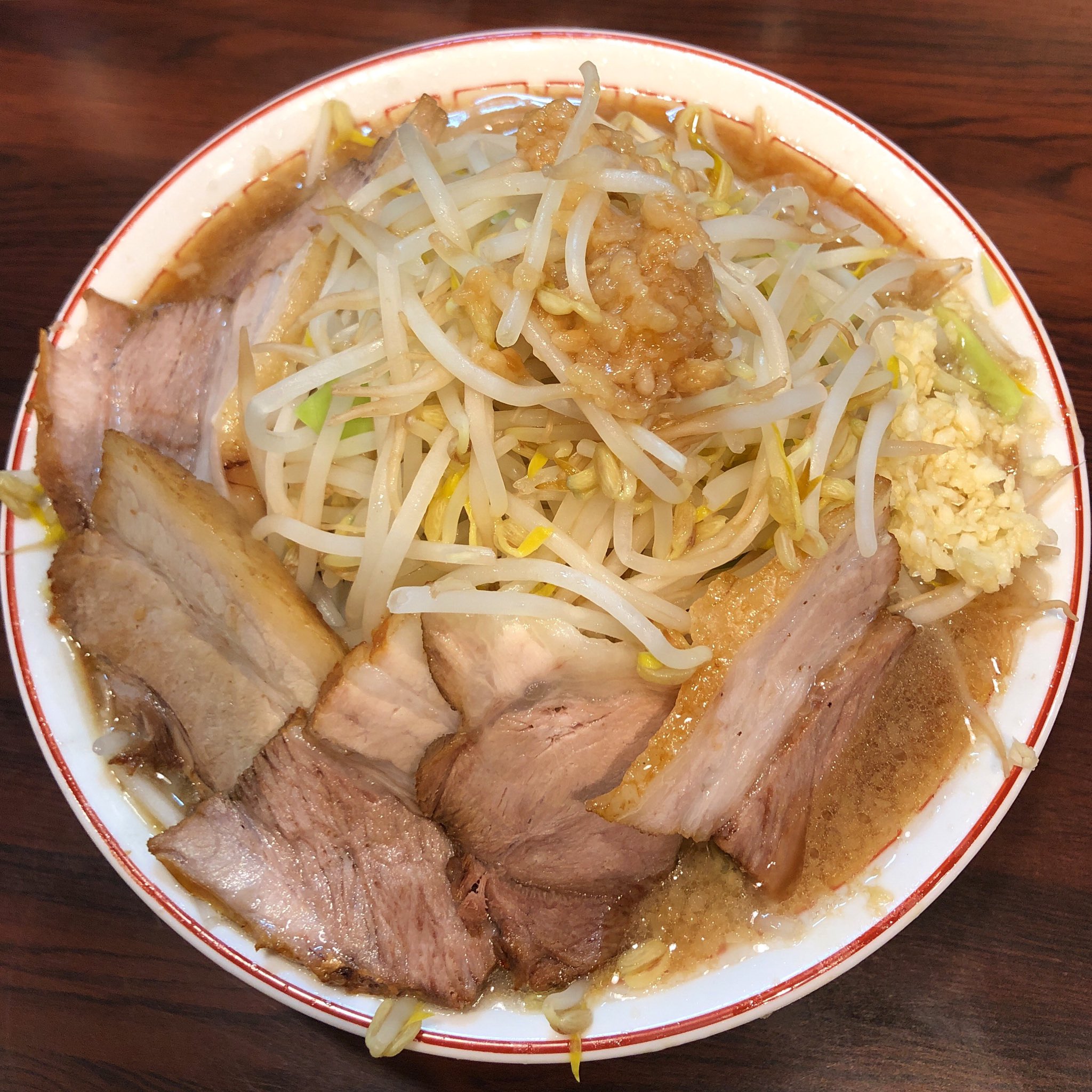 Twitter 上的 Moonlight Shadows らーめん加藤商店 とんこつ豚増し 並 味玉トッピング 野菜増し 大蒜 脂ふつう 味濃いめ スープは豚骨醤油 あっさり系 自家製麺は 太めのストレート 煮豚はバラ部位 食べやすい一杯 美味かったです 営業時間11 00 15 00 月曜定休