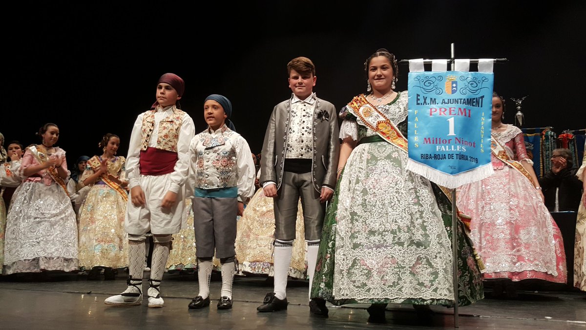 ayto_riba_roja's tweet photo. El Turia i la Unió, guanyadores del Ninot Indultat, dels monuments infantil i major, respectivament #Fallas2019 #FallesRibaroja https://t.co/J8TVoAWXhJ