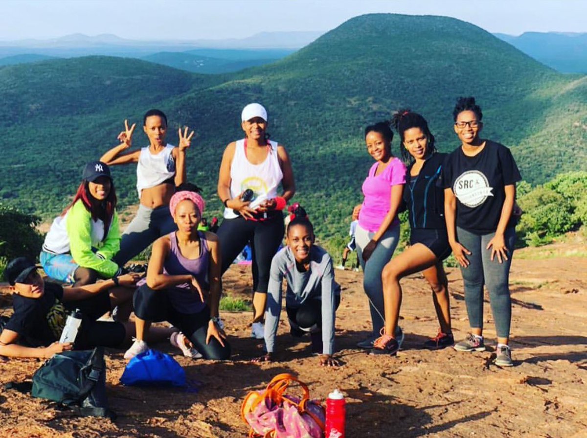 PeoSeed's tweet photo. 🌻
Hiking 
Backyard gardening class 
Smoothies 
Rosé 
Mimosas 
MY GIRLS 
32 YEARS 
JAH ♥️ https://t.co/zFyBL6h4T4