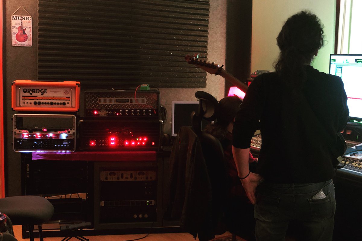 Alter3goBand's tweet photo. Play it loud! #progrock #recordingstudio #alter3go2019 #barcelona #orangeamps #mesaboogierectifier #englamplifiers https://t.co/XJYHwoWjR5