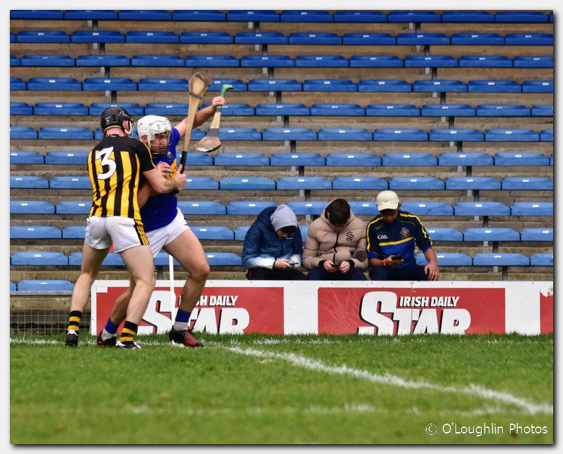 Sign of the times! Live action <a href="/KilkennyCLG/">Kilkenny GAA</a>  and <a href="/TipperaryGAA/">Tipperary GAA</a>  #AllianzLeague   but mobile devices preferred. @IsFearrAnStar