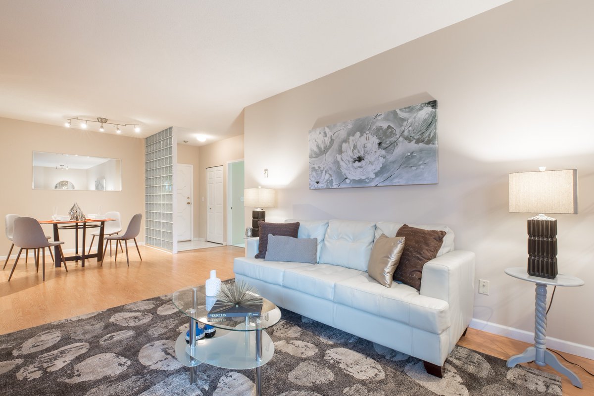 davemrealestate's tweet photo. Just a short 15mins to @grousemountain you can enjoy winter ski runs and summer hikes on short notice from this 2bedroom #northvancouver home! OPEN HOUSE 1-3PM today https://t.co/H7nEp08eZO https://t.co/qPvGt4I7dn