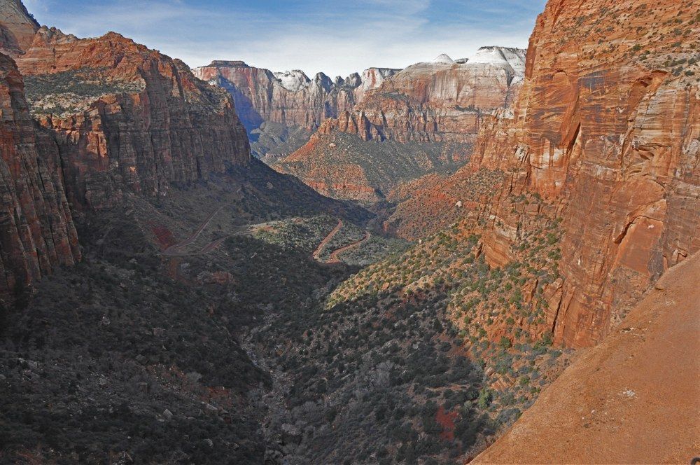 mundoloretravel's tweet photo. The Zion National Park Canyon Overlook Trail. https://t.co/RKQES5geB5 #mundolore #sighteeing #nationalparks by Daniela via @mundoloretravel https://t.co/O64WHSbujt