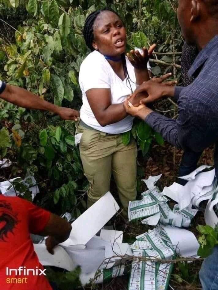 iamhistory_'s tweet photo. It’s a shame that this female corp member allowed herself to be used to perpetrate electoral malpractice.

She was caught in the Bush thumb printing ballot papers for APC

Shame.

Pls retweet till it get to her parents. https://t.co/Q9wtTWSNY6