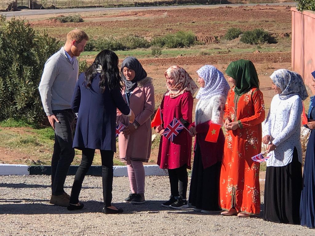 TelQuelOfficiel's tweet photo. Henné, match de foot et féminisme : le premier jour de Meghan et du Prince Harry dans le Haut Atlas

https://t.co/RNeX6v66HB

#RoyalVisitMorocco https://t.co/gu4Eqc0Qv8