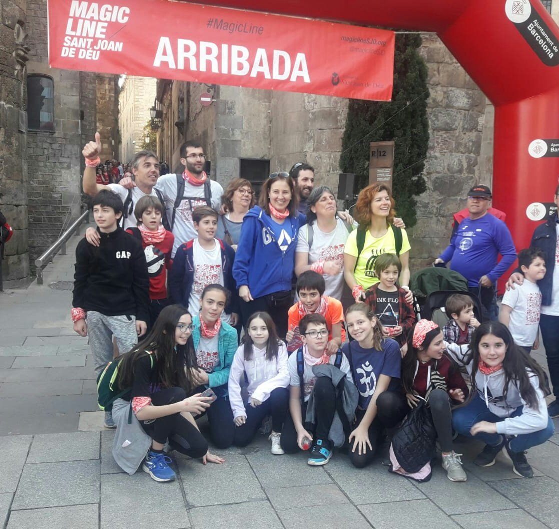 Els_Arcs's tweet photo. Ho hem aconseguit! 15km amb la @magiclinesjd Un matí fantàstic!  #moltmesqueunacaminada #escolaelsarcs #solidaritat #MagicLine2019 Gràcies mares i pares que ens heu acompanyat. Felicitats alumnes i professors que ho heu fet possible ❤👏❤👏❤👏   https://t.co/2Xsetw5jFW https://t.co/8hos7vkIZa