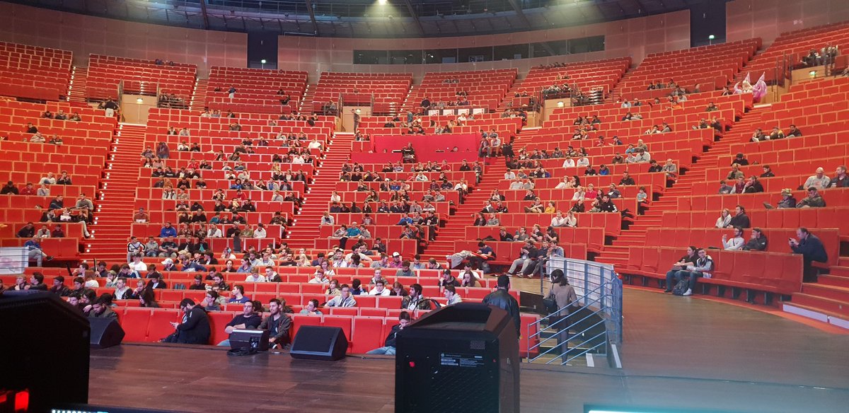 Bando_LoL's tweet photo. Il y a 1an je m'étais contenté de regarder les équipes jouer cette Finale depuis les gradins mais aujourd'hui c'est nous qui sommes à cette place.
Pour le public et pour ceux qui compte sur nous nous allons faire de notre mieux et vous rendre fier de nous soutenir ❤ #TeamBando https://t.co/jJduvccuzy