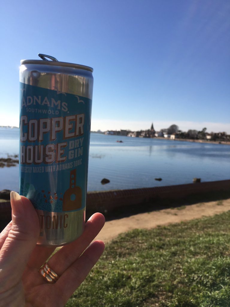 sharonjheaton's tweet photo. Perfect accompaniment to any #picnic 😜 @Adnams #CopperHouse #Gin #Bosham #ginandtonic #funinthesun https://t.co/Jpgo3kp70z
