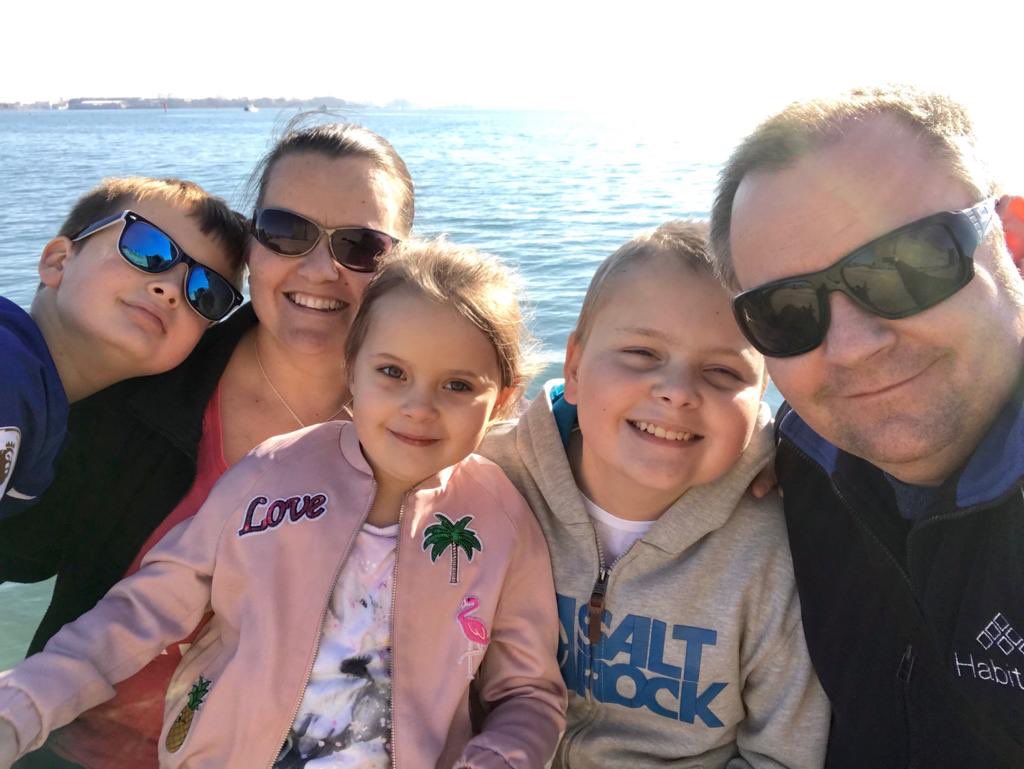 Lovely sunny day at Portchester Castle with <a href="/THOMMO2000CFC/">Ben Thompson</a> and the kids 🏰🌞