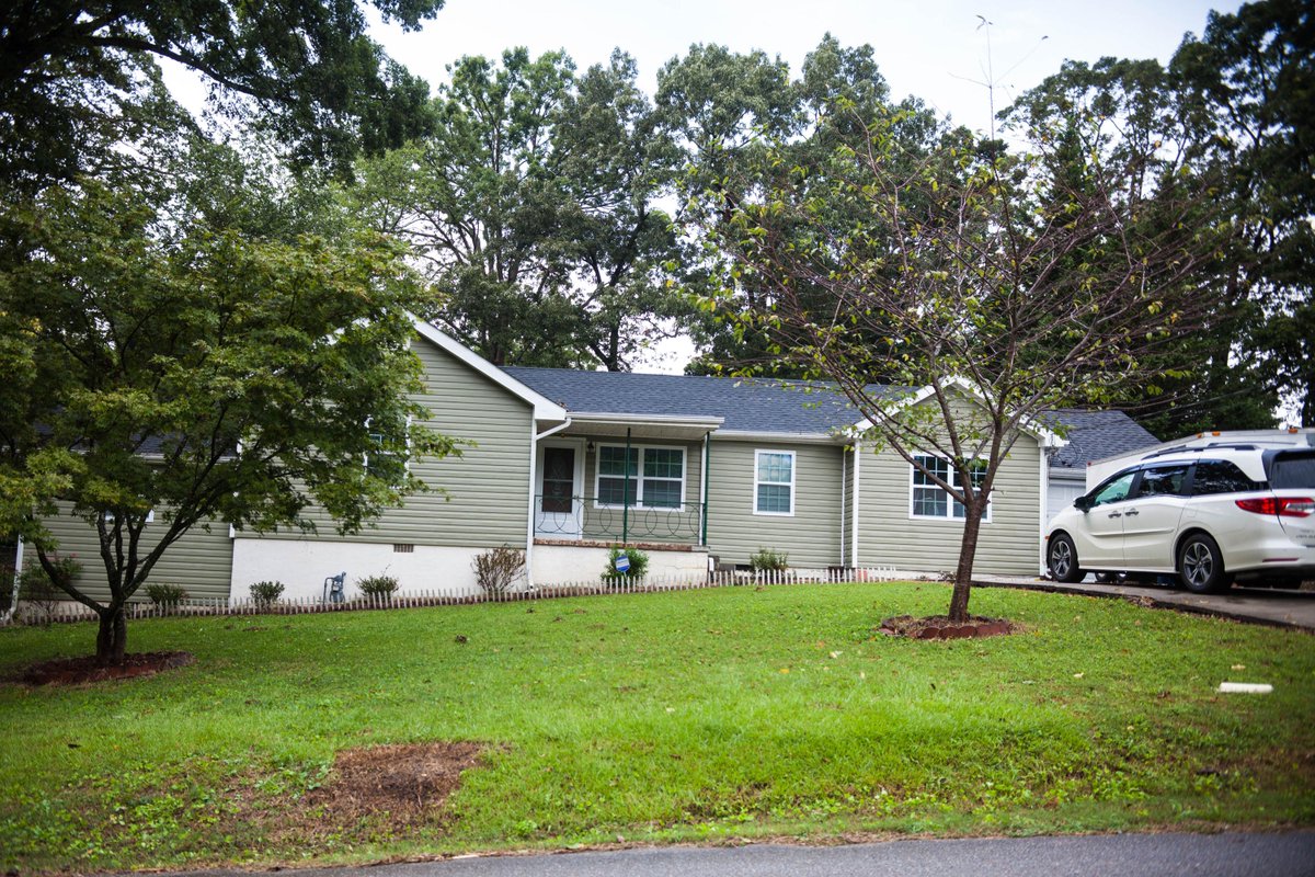 It's deals like this that hardly ever stay on the market! #beautifulhome #homesweethome  cpix.me/l/66105711