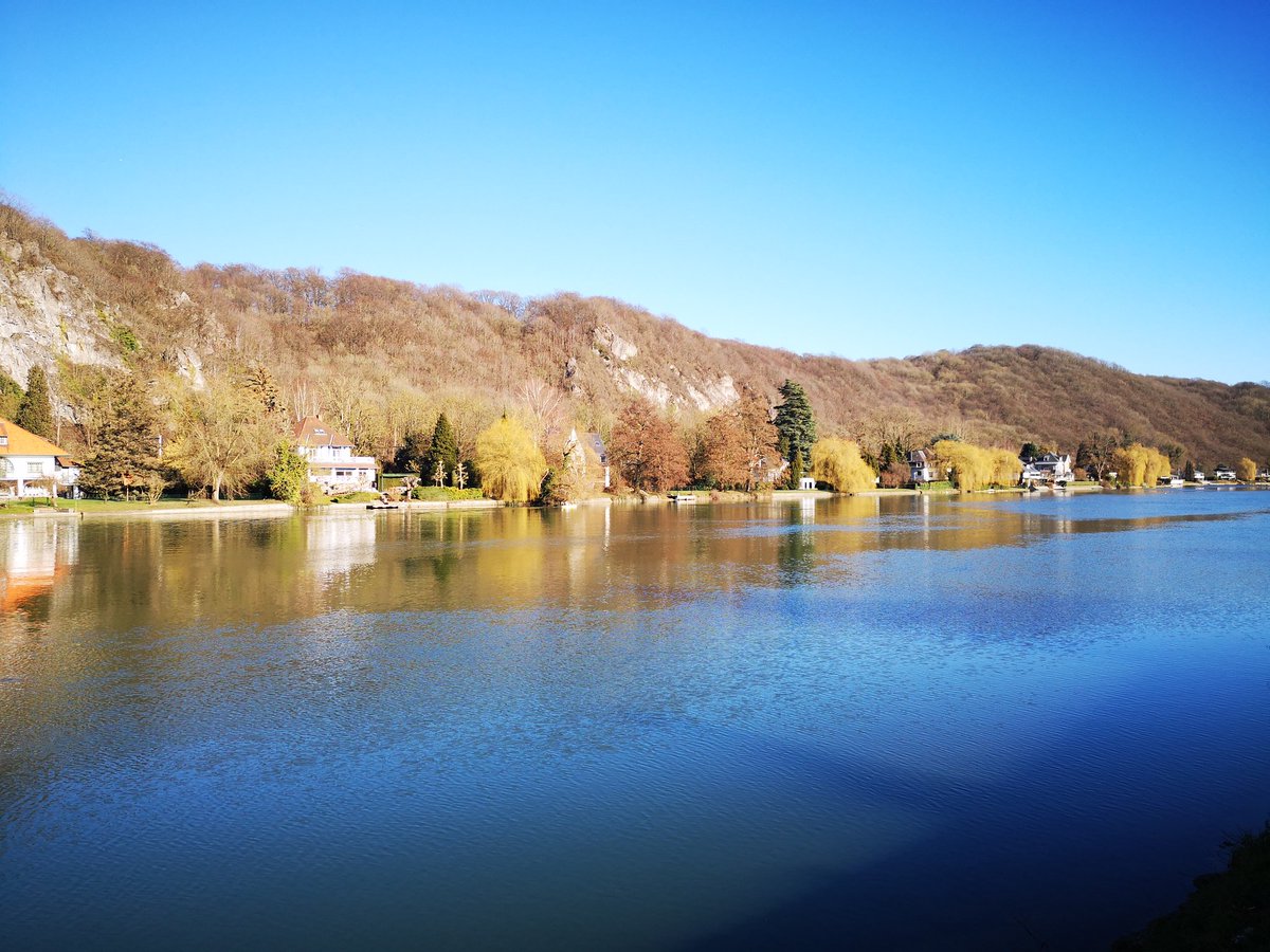 BlogAllantVers's tweet image. Belle promenade le long de la Meuse et des rochers de Néviau, au sud de #Namur.
On espère que vous avez également profité du beau soleil 🌞