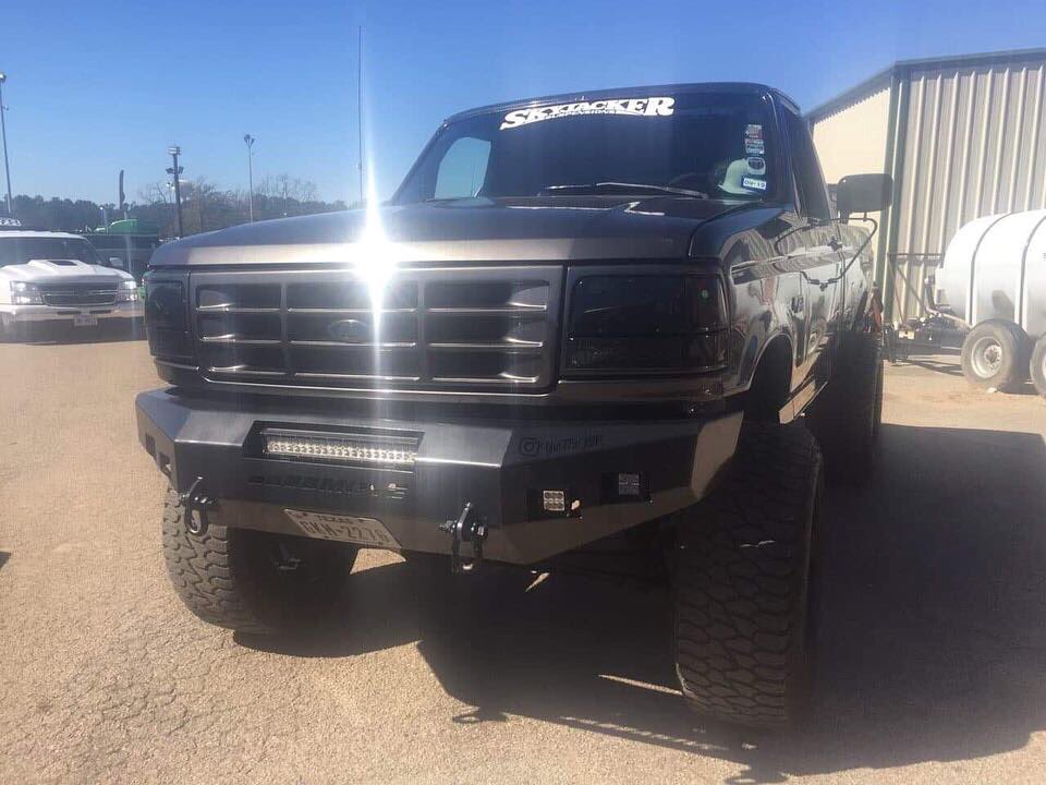 Skyjacker's tweet photo. Come check out this 95 F150 with 8β Skyjacker lift and dual steering stabilizer on 38βs at @lonestarthrowdown in Montgomery County Fairgrounds in Conroe! #skyjacker #lastday #sundayfunday #comeby #newapperal #shocks https://t.co/iAKSGvKFGb